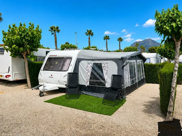 Elddis Crusader Touring Caravan & Awning For Sale In Benidorm – €10,000