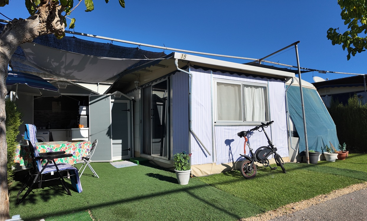Caravan & Awning For Sale On Camping Benisol, Benidorm – €29,500
